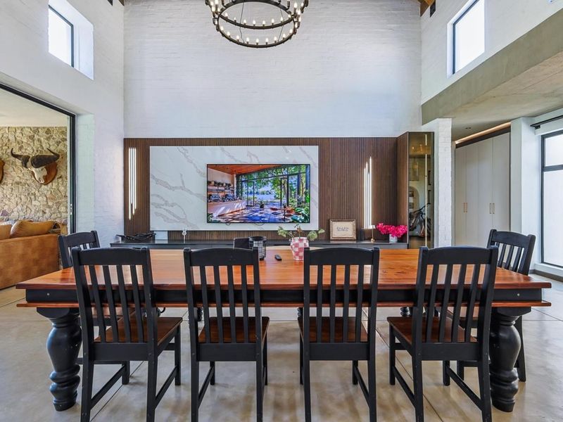 Stunning 4-Bedroom Urban Farmhouse in Ridge Estate - Photo 8