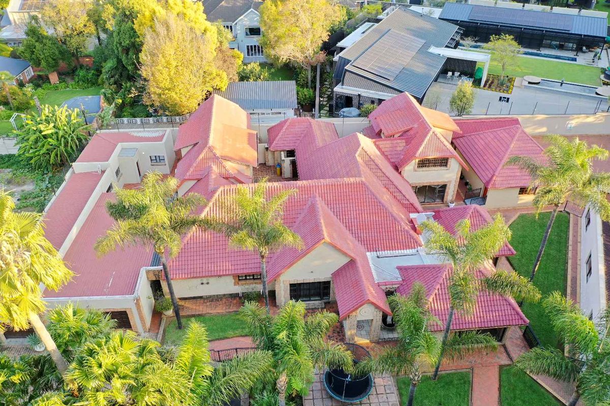 An Extensive and Versatile Classic Family Home in Beautiful Rynfield Estates - Photo 3