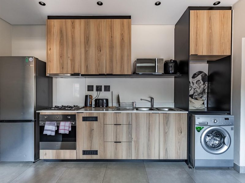 Modern 1-Bedroom Apartment in the Heart of Waterkloof - Photo 7