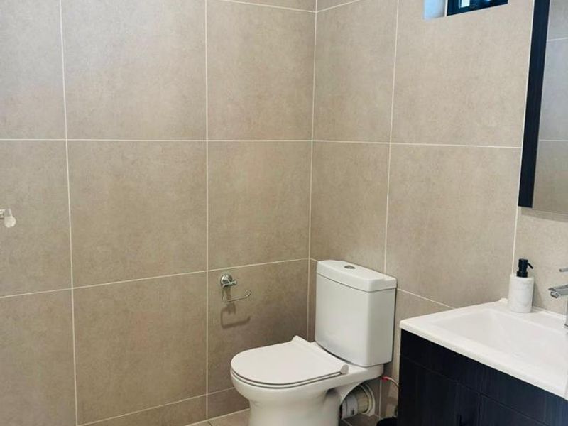 Modern 3 Bedroom/Bathroom for Sale - Photo 2