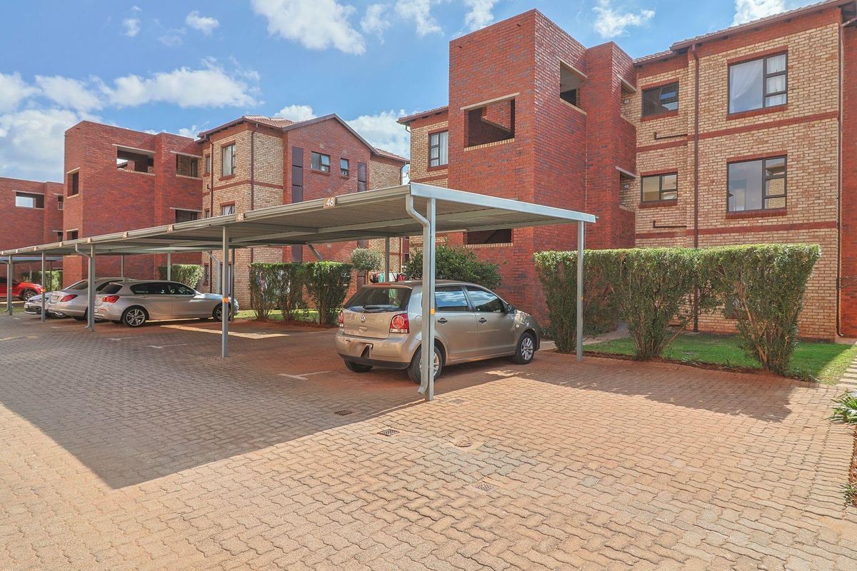 2 BEDROOM 2 BATHROOM APARTMENT WITH LOW LEVIES. - Photo 4