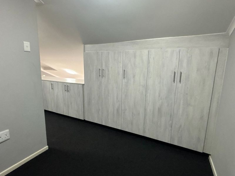 Modern One-Bedroom Flat with Split Loft to Rent in Forest Waters Contemporary Two-Bathroom Apartment - Photo 10