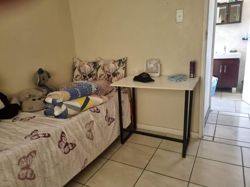 Family home with a small flatlet and pool - Photo 10