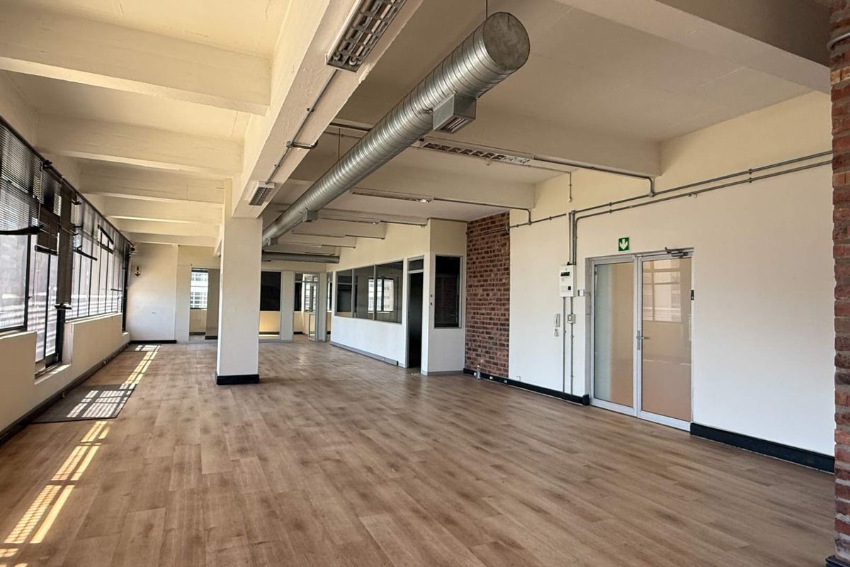 212m2 4th floor office to let in Loop Street - Photo 4