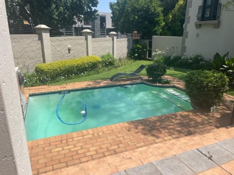 UNFURNISHED ONE BEDROOM - Photo 3