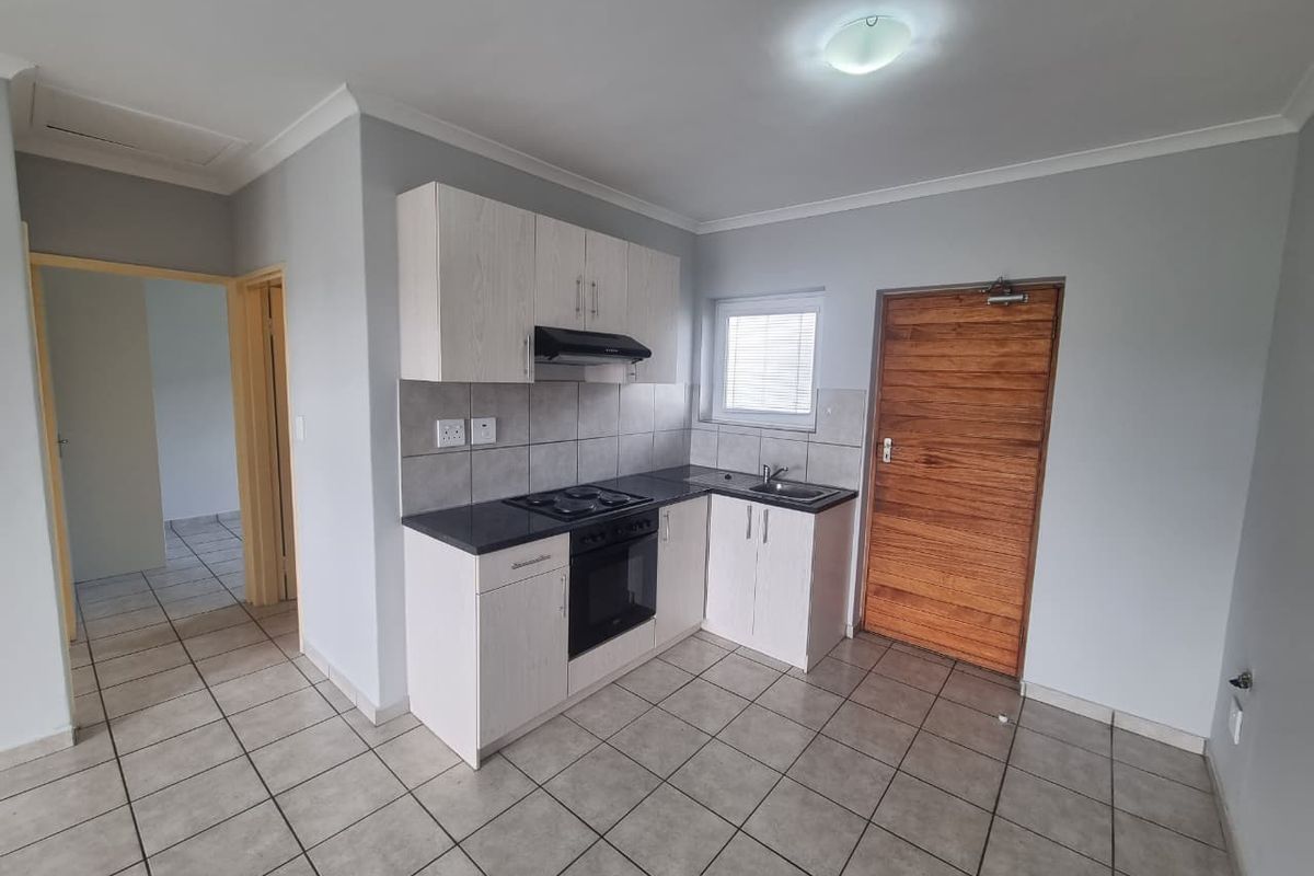 Spacious Unfurnished 2-Bedroom Apartment To Rent in Paarl - Photo 3