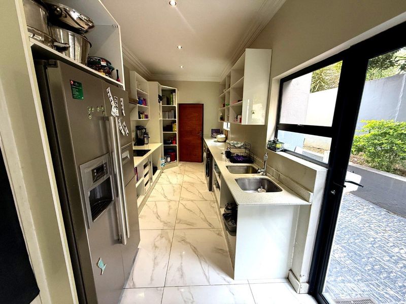 Golf Estate Living at its best - Designed for family and Entertaining - Photo 9