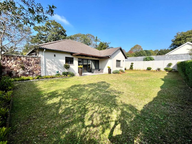 Stylish 3-Bedroom Family Home with Garden & Estate Amenities - Photo 2