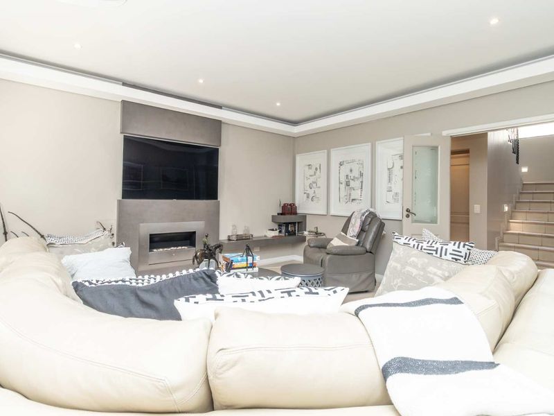 STYLISH AND  MODERN  4 BED CLUSTER HOME IN THE ICONIC CLUB TERRACE ESTATE IN LINKSFIELD - Photo 3