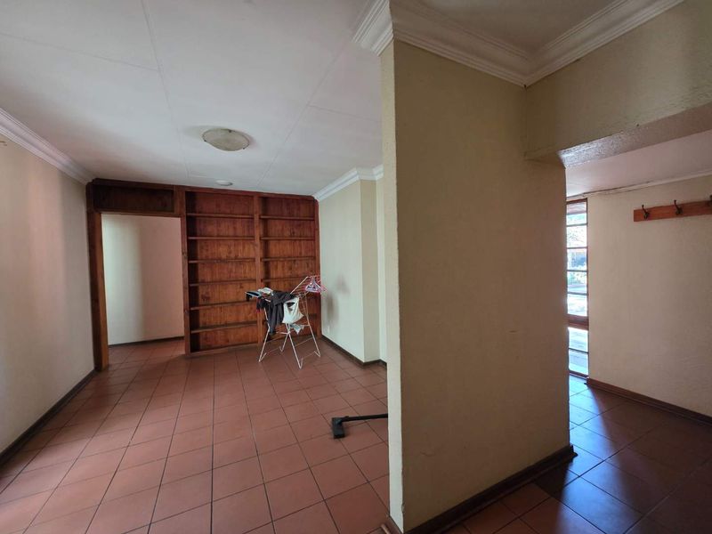 Expansive 1.4-Hectare Smallholding with Pool, Dual-Income Cottages & Prime Main Road Exposure - Photo 6