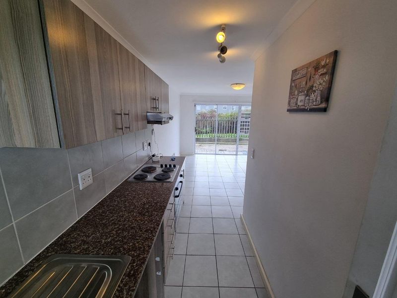 Unfurnished Two Bedroom Ground Floor Apartment To Rent in Muizenberg - Photo 2