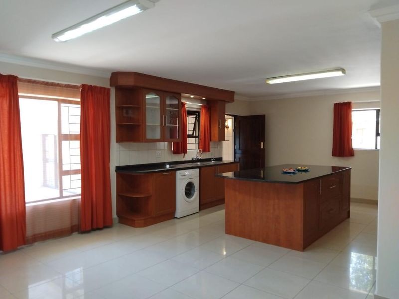 Exceptional Family Home with Stunning Views and Modern Comforts on the Garden Route - Photo 5