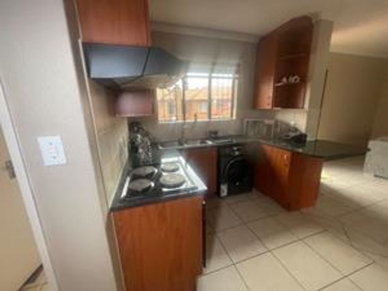 Prime Edleen Location: Your Dream Family Home Awaits - Photo 6