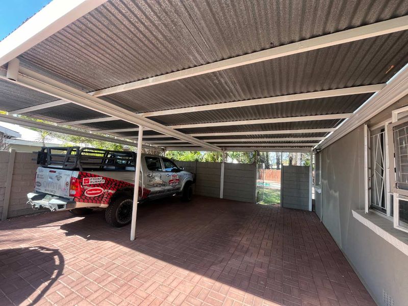 Spacious 4-Bedroom Family Home with 2 Flats in Prime Location - Photo 10