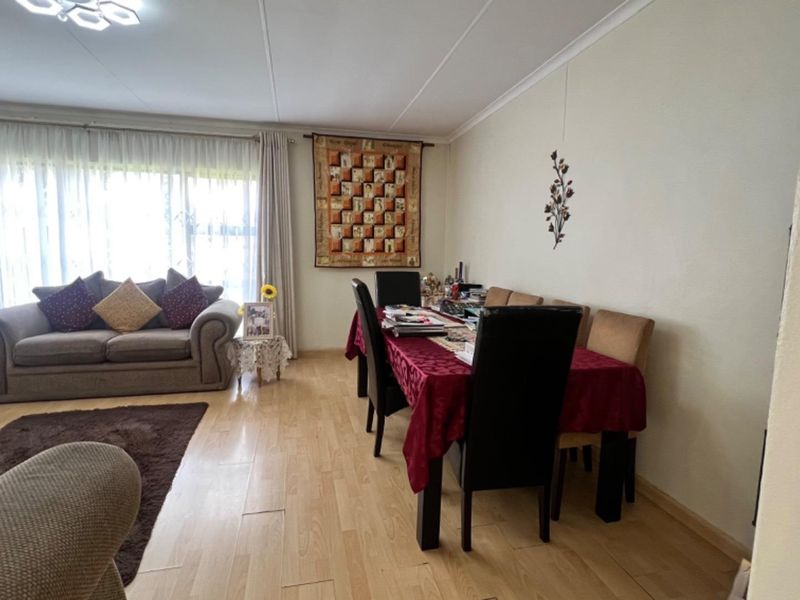 Family Living Made Easy: 4 Beds, 2 Baths, Plus Play Area - Photo 9