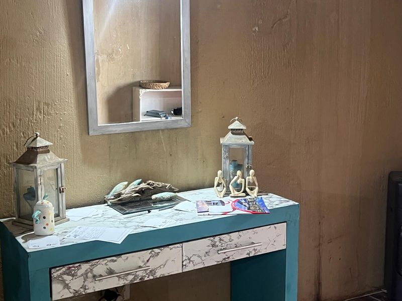 Eye catching and very different home with Cement domed roof. - Photo 4