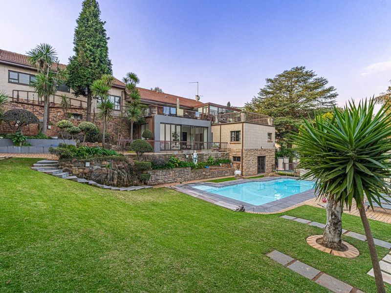 Luxury Family Home with Spectacular Panoramic Views in Glenvista - Photo 1
