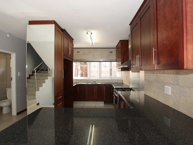 Hendra Estates - Stunning Townhouse For Rent In Prime Umhlanga Rocks! - Photo 7