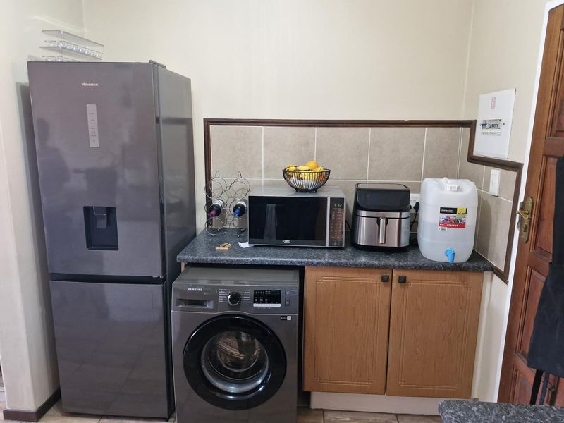 Stunning two bedroom top unit in Mooikloof Ridge Estate - Photo 9