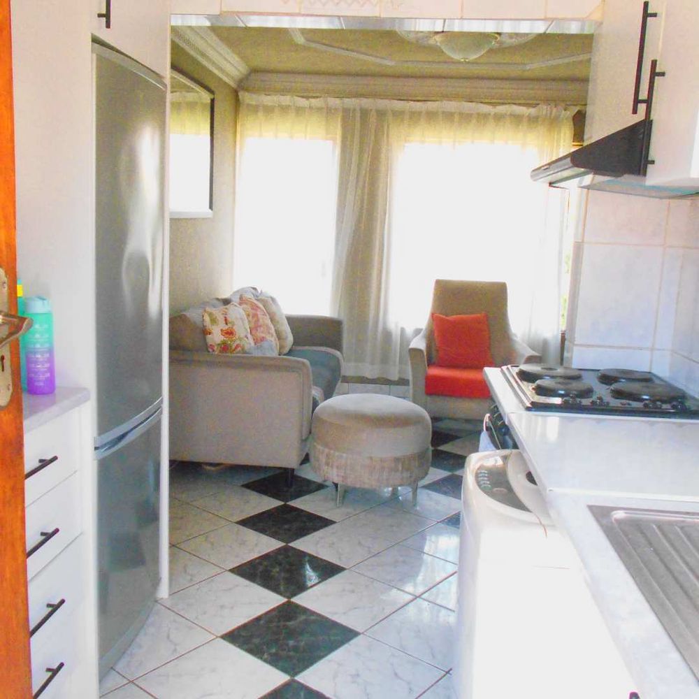 entry to kitchen