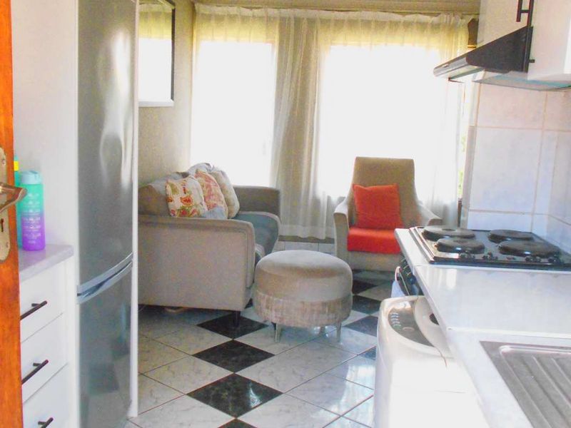 Elegant living ,charming comfort -your perfect place to call home. - Photo 4