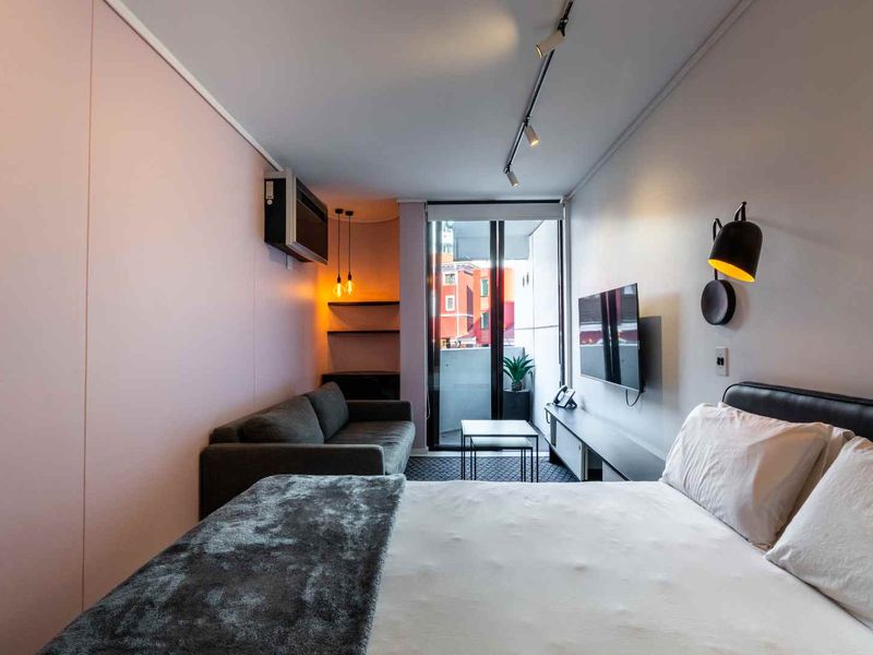 Stylish Studio in Sea Point Steps from the Promenade - Photo 1
