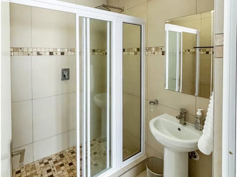 Fully Furnished Townhouse To Let - Photo 10