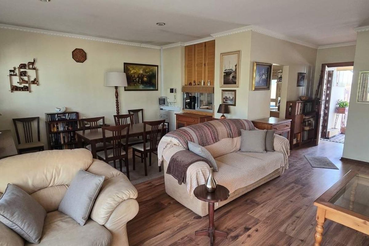 Elegant Retirement Living 2-Bedroom 2-Bathroom  Now Available in Marmanet Retirement Village - Photo 4