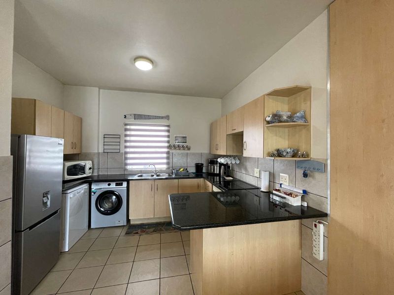 Smart Investment at La Palma Villas - 3 Bedroom Apartment with Breaker Views - Photo 6