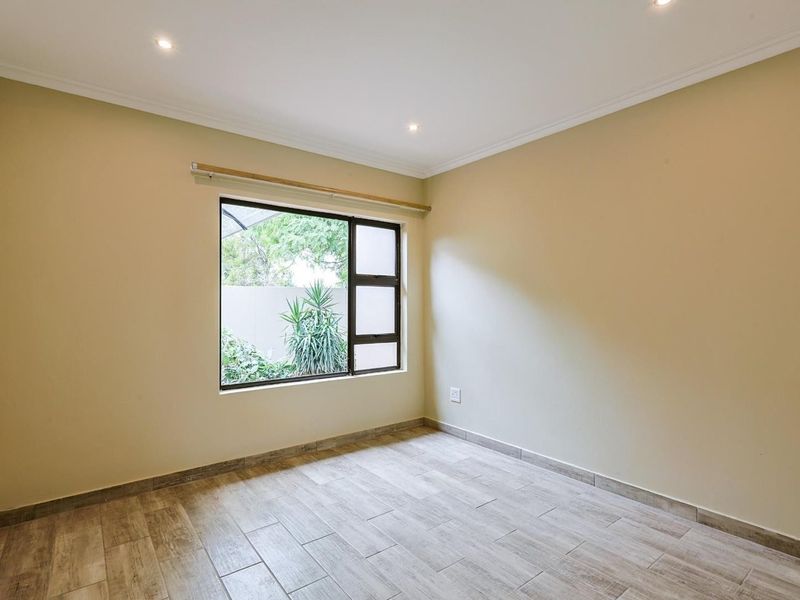 Stunning Modern 4 Bedroom, 2.5 Bathroom Home for Rent - Photo 8