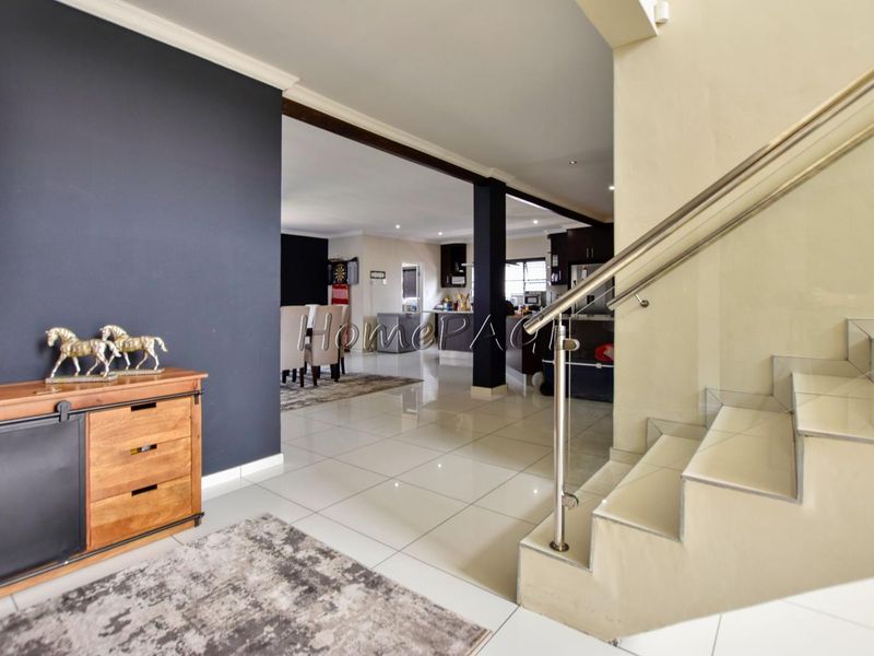 Ext 15, Swakopmund:  Spacious, upmarket, 4 Bedr Double Storey - Photo 10