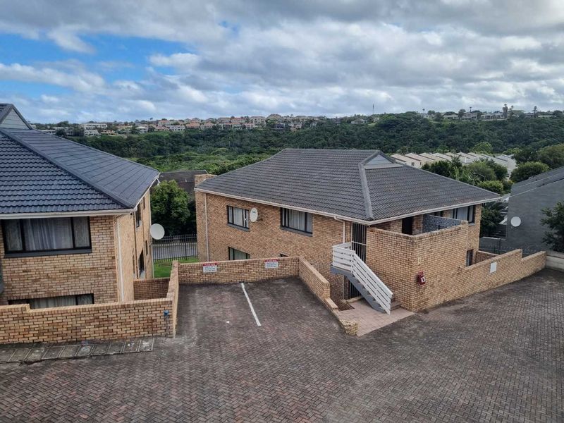 This property offers sophistication, comfort and safety in one of the most sought- after areas. - Photo 5