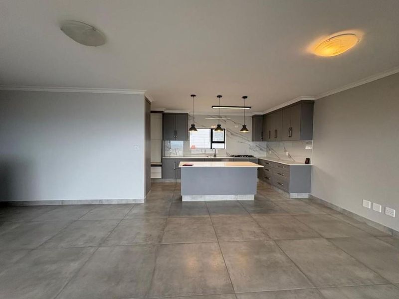 Stunning Newly Built 5 Bedroom Face Brick House with Ocean Views in Dana Bay - Photo 4