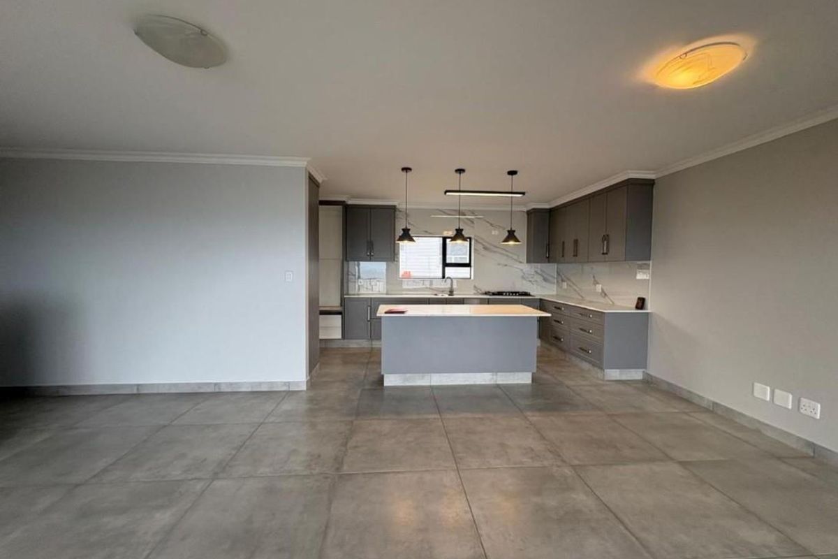 Stunning Newly Built 5 Bedroom Face Brick House with Ocean Views in Dana Bay - Photo 4
