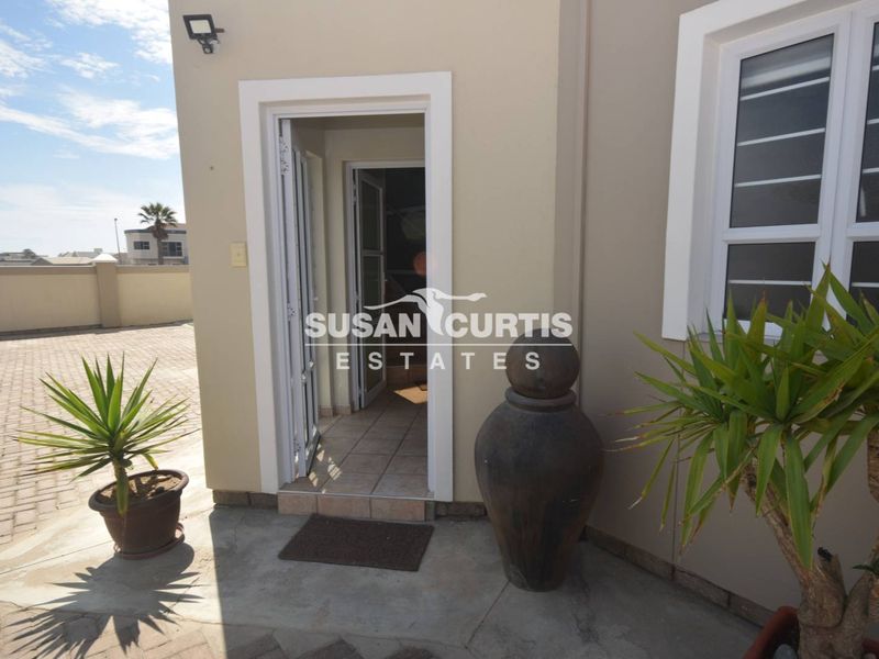 READY TO MOVE IN!! - Photo 8