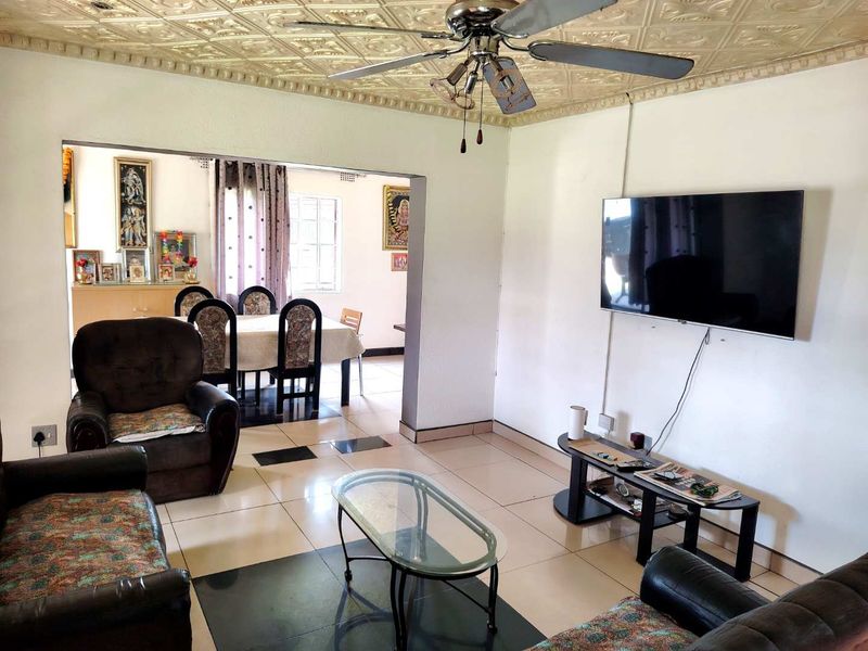 Diamond in the Rough in Sought-After Mackenzie Park, Benoni,3 Bedroom , 1 Bathroom on large stand. - Photo 5