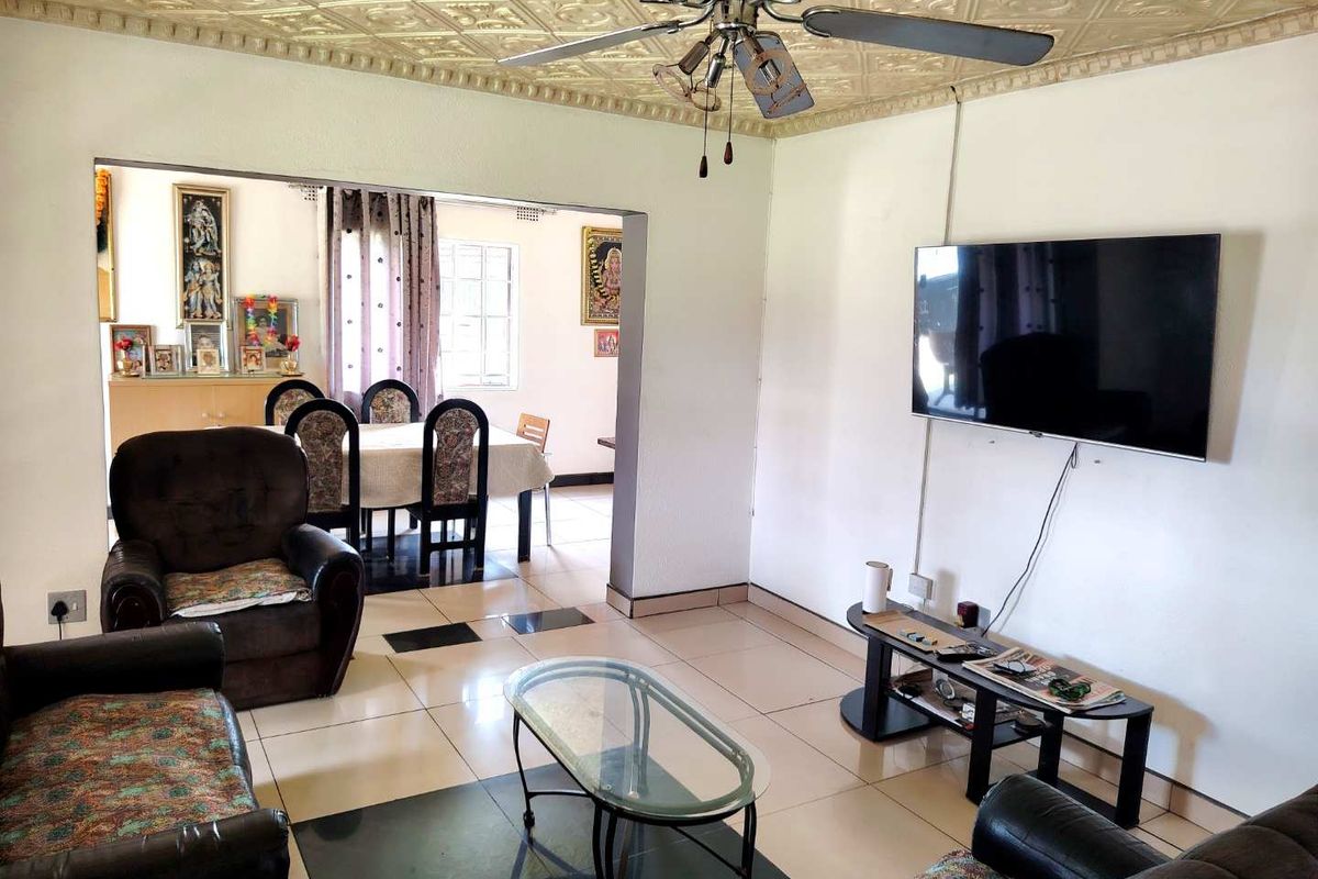 Diamond in the Rough in Sought-After Mackenzie Park, Benoni,3 Bedroom , 1 Bathroom on large stand. - Photo 5