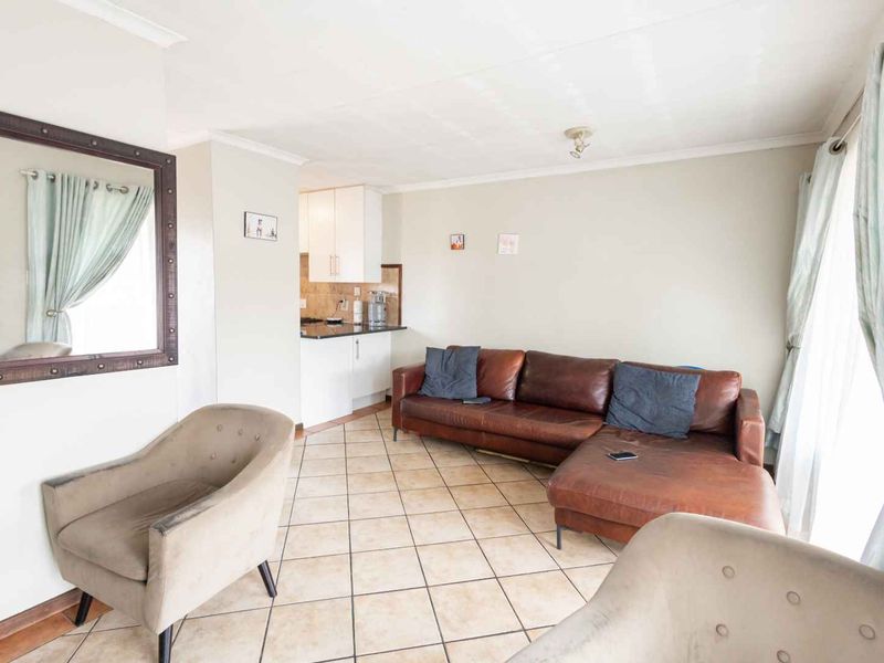 Apartment in Die Hoewes, Centurion for Sale - Photo 4