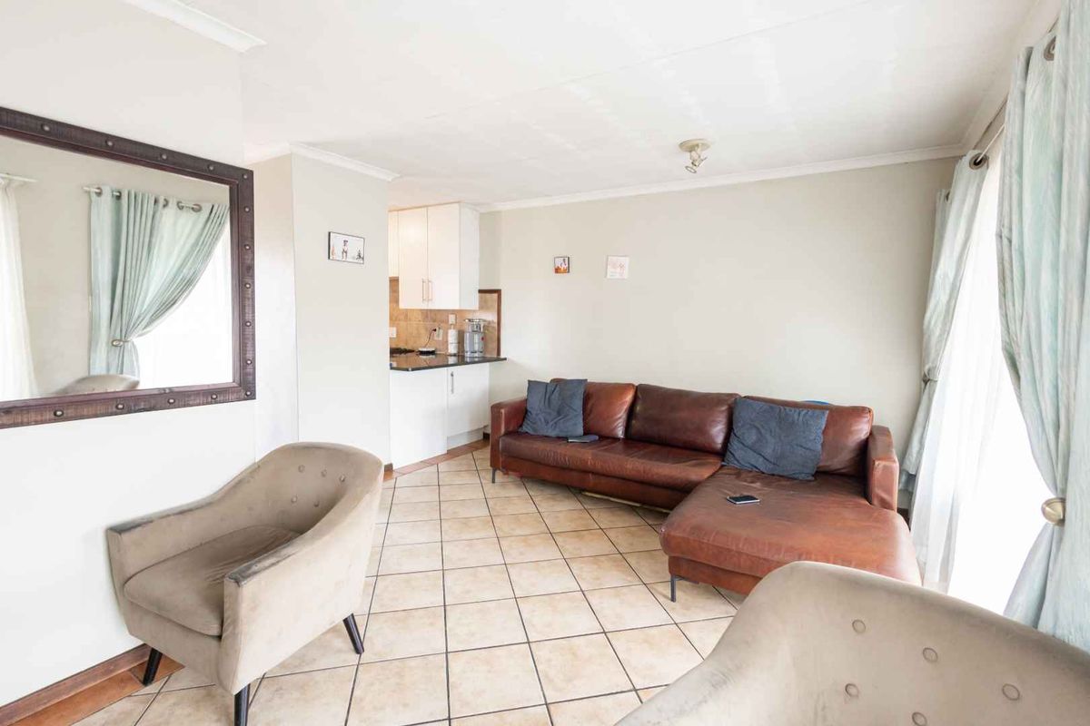 Apartment in Die Hoewes, Centurion for Sale - Photo 4