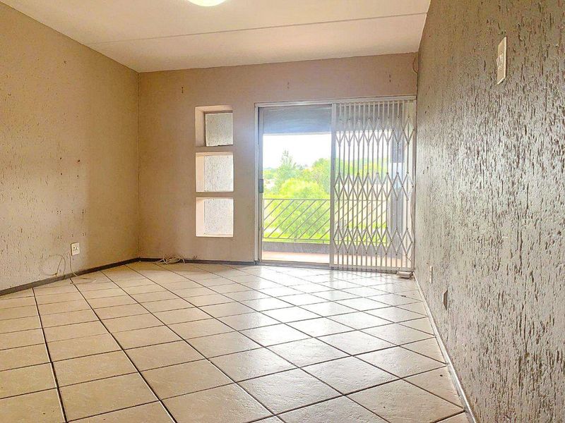 Live in Style: 2-Bedroom with Pool & Braai Area - Photo 5