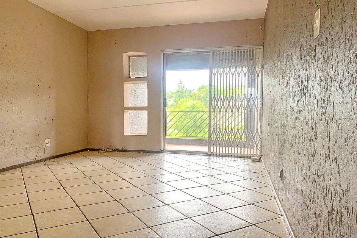 Live in Style: 2-Bedroom with Pool & Braai Area - Photo 5