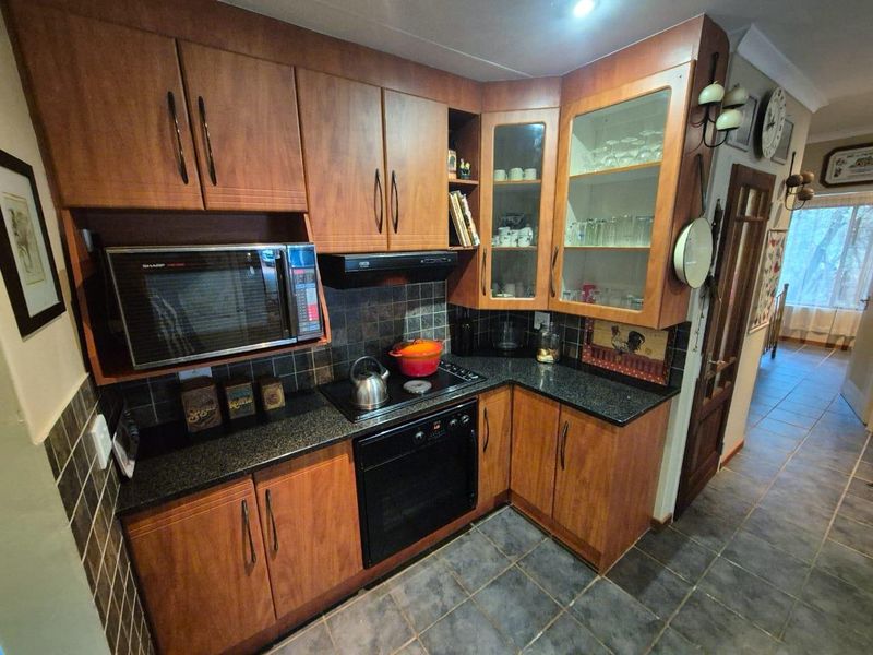 Embrace Tranquility: 3-Bed Retreat Near Nature Reserve - Photo 7