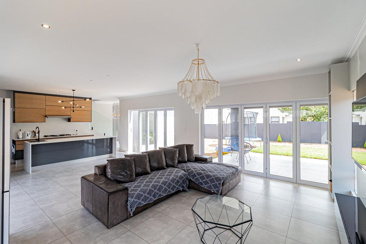 Luxury Living in a Secure and Sought-After Estate - Photo 4