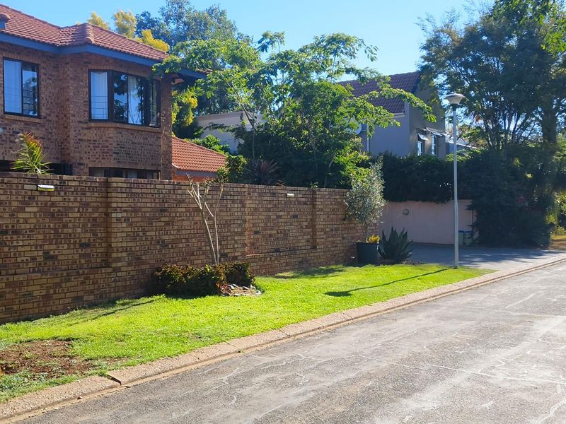 Spacious Family Living in Silver Lakes Golf Estate – Exceptional Value - Photo 3