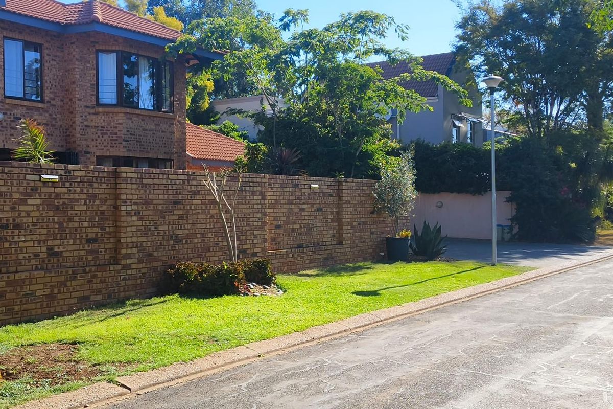 Spacious Family Living in Silver Lakes Golf Estate – Exceptional Value - Photo 3