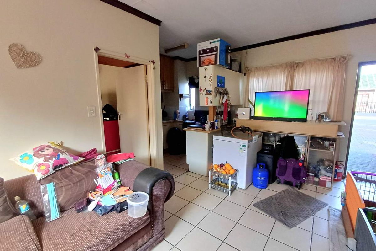 Cosy, Lock-up-and-Go ground floor unit with pre-paid utilities - Photo 5