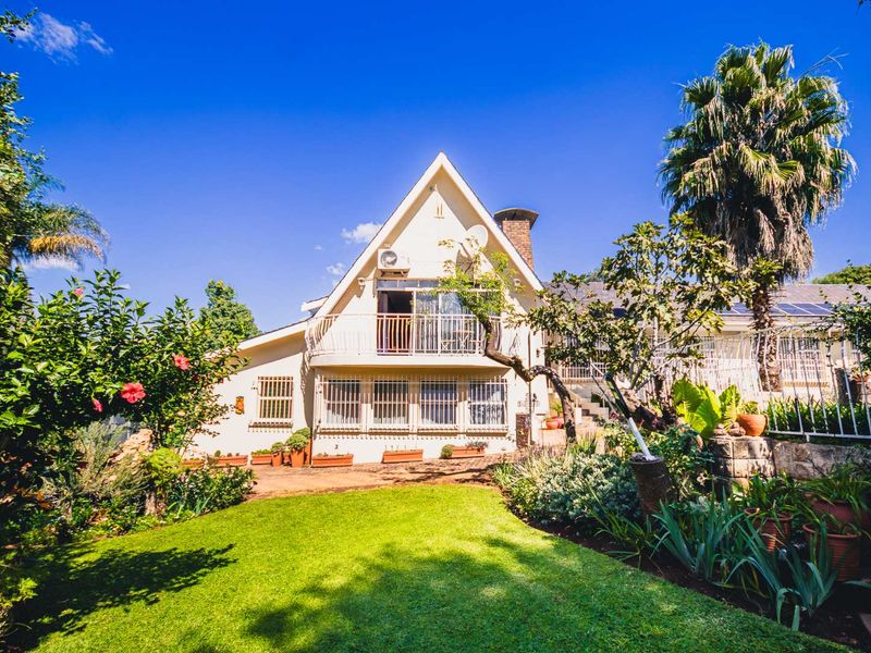 TWO SPACIOUS HOMES, ONE PRICE! - Photo 4