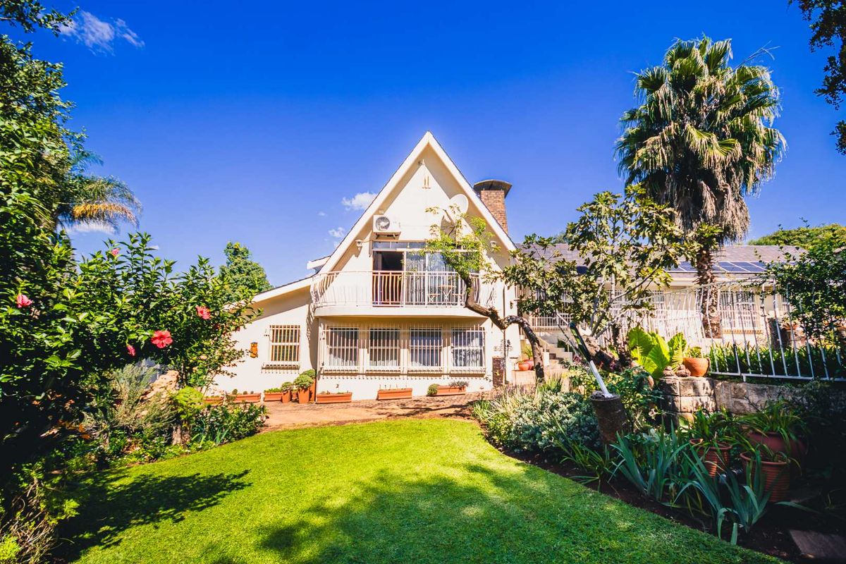 TWO SPACIOUS HOMES, ONE PRICE! - Photo 4