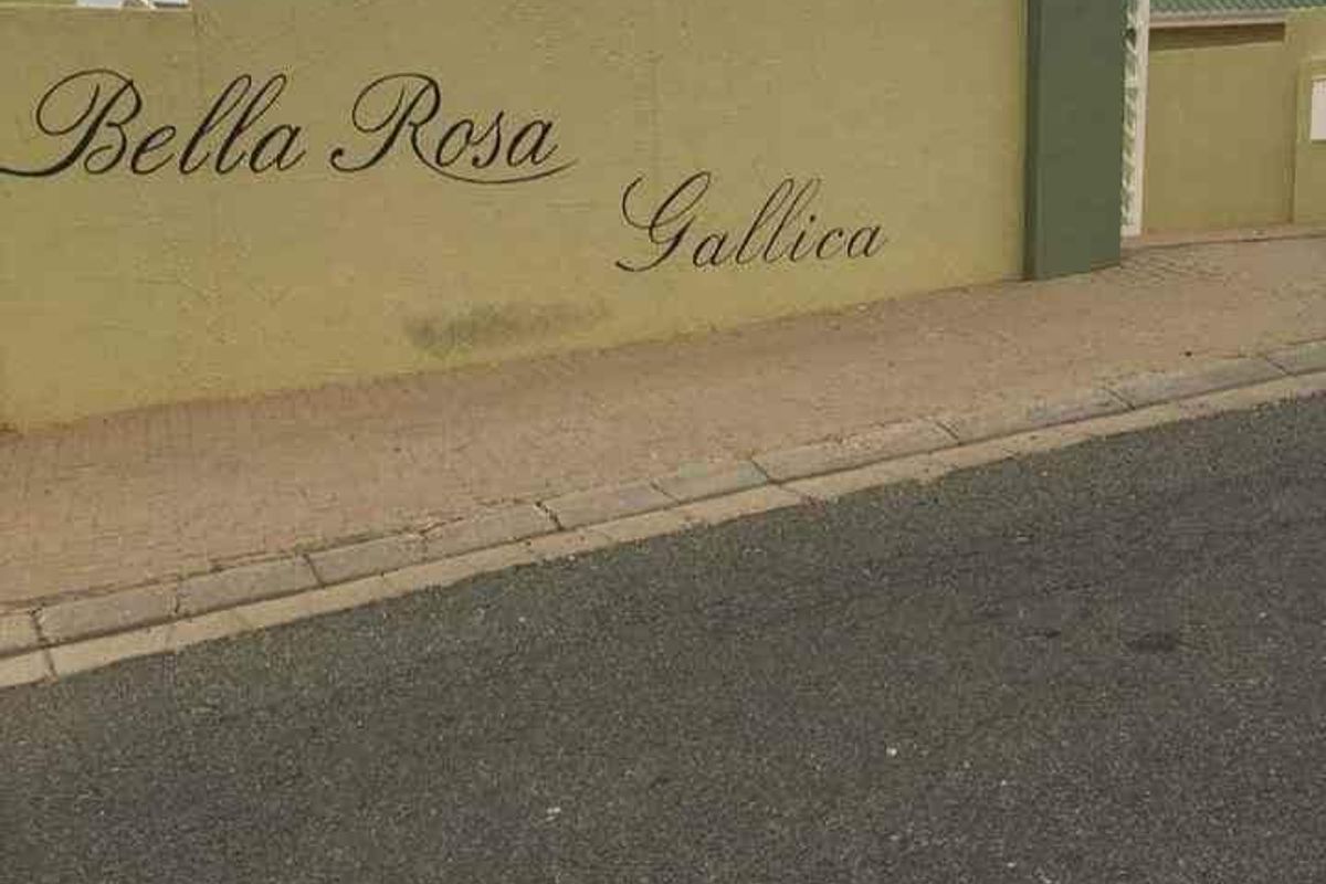 Cosy & Well maintained Townhouse - Photo 4