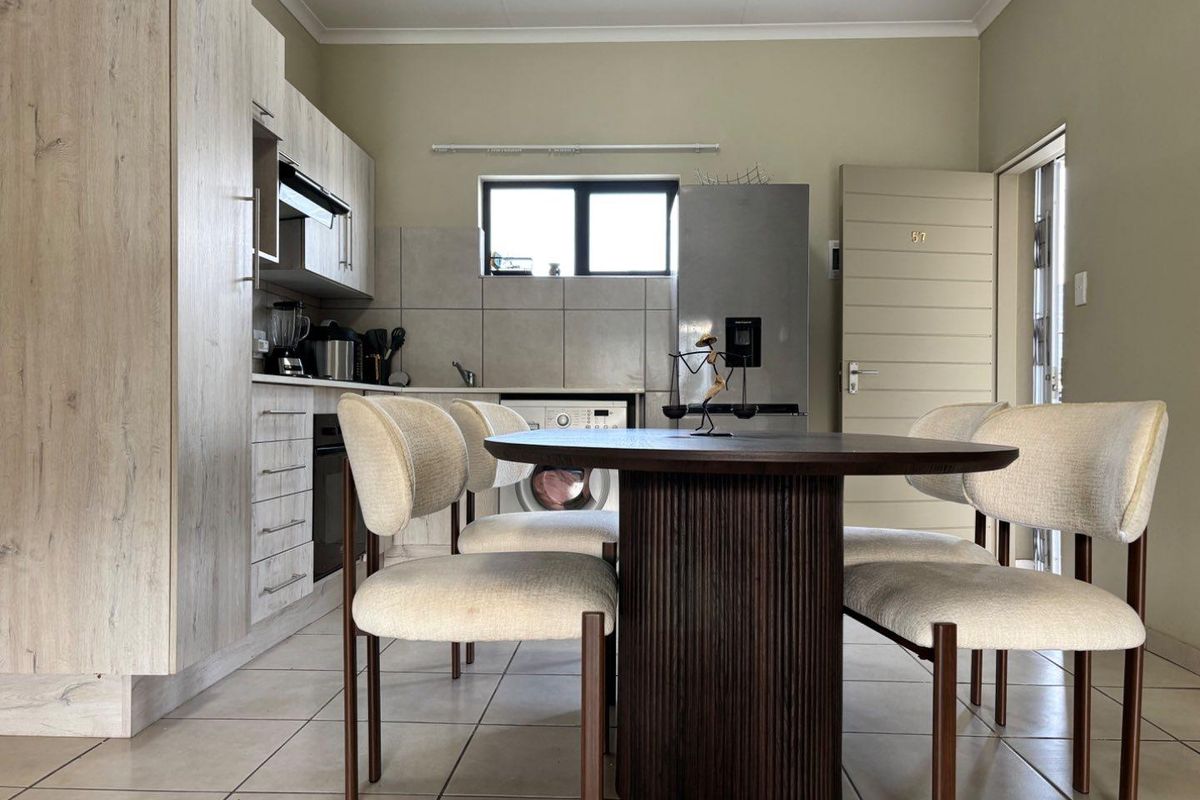 Modern 2-Bedroom, 2-Bathroom Second-Floor Apartment - Stylish, Spacious & Move-In Ready! - Photo 4
